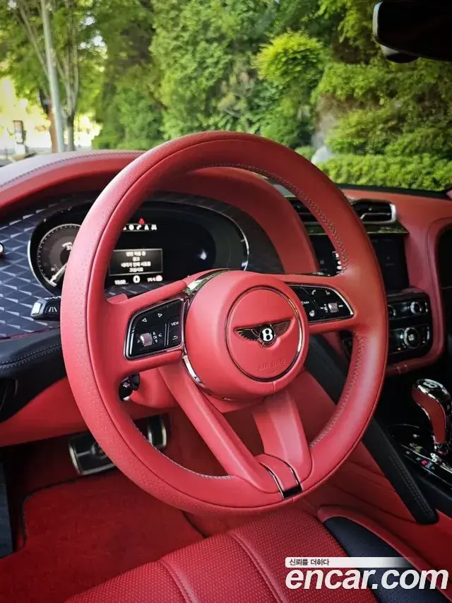 Bentley Bentayga 2022 — Şəkil 9/20