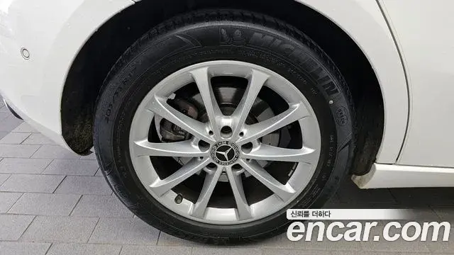 Mercedes-Benz A-Class 2019 — Photo 25/29