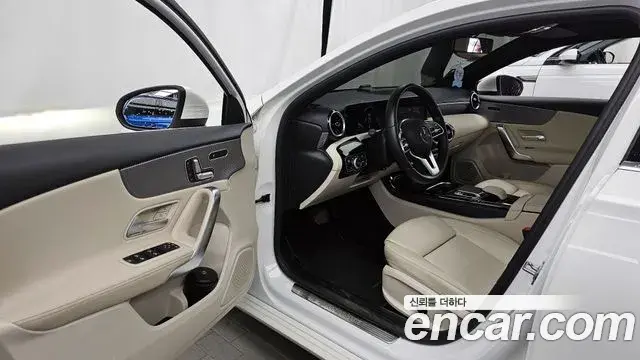Mercedes-Benz A-Class 2019 — Photo 27/29