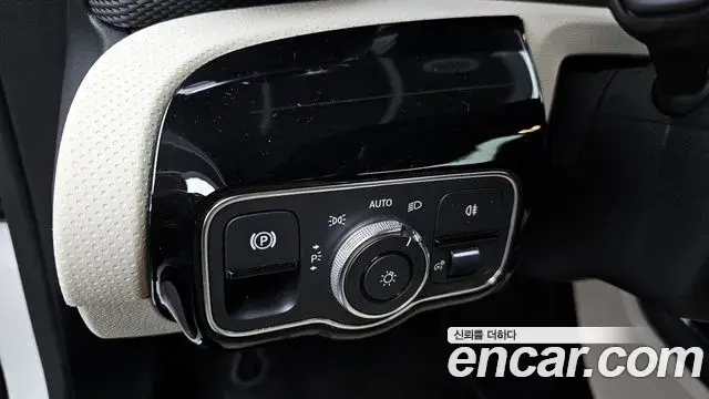Mercedes-Benz A-Class 2019 — Photo 19/29