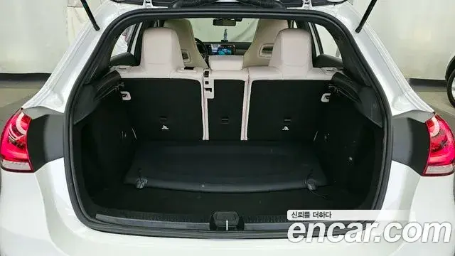 Mercedes-Benz A-Class 2019 — Photo 13/29