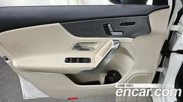 Mercedes-Benz A-Class 2019 — Photo 18/29