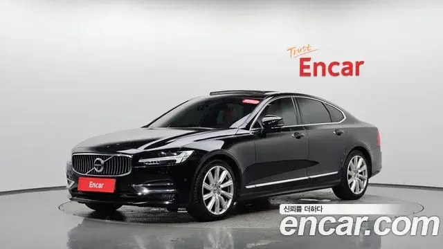 Volvo S90 2019 — Photo 30/32