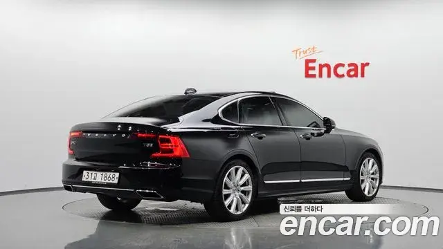 Volvo S90 2019 — Photo 17/32