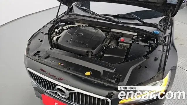 Volvo S90 2019 — Photo 1/32