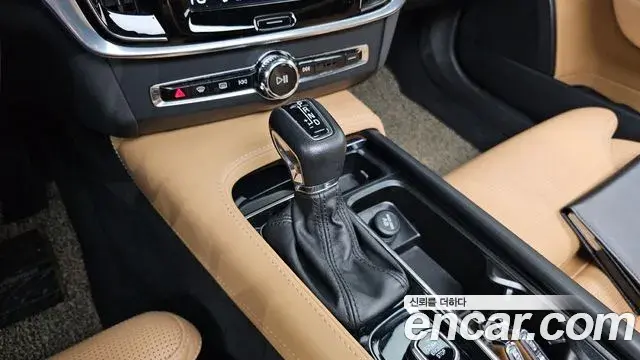 Volvo S90 2019 — Photo 28/32