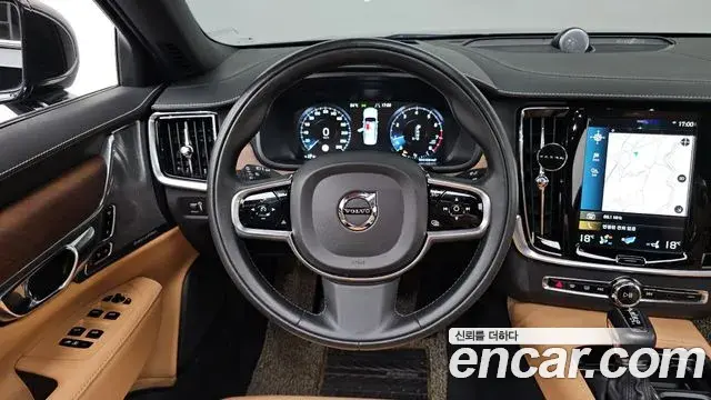 Volvo S90 2019 — Photo 19/32