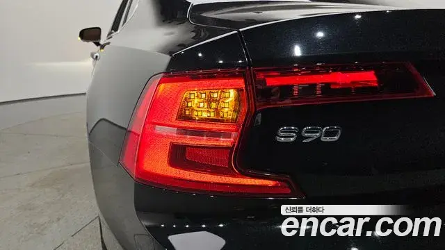 Volvo S90 2019 — Photo 12/32
