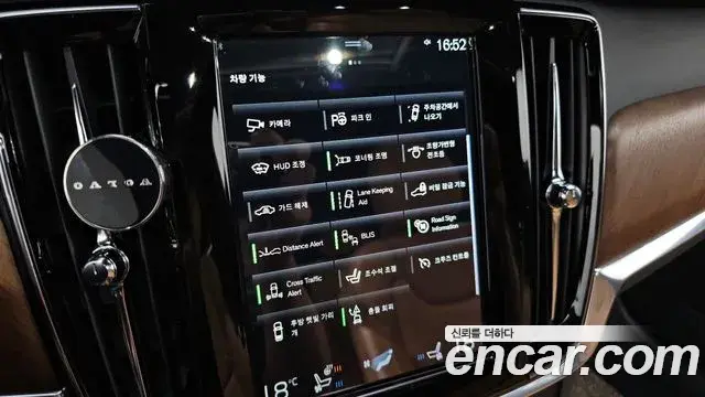 Volvo S90 2019 — Photo 18/32