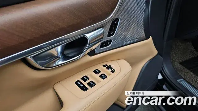 Volvo S90 2019 — Photo 26/32