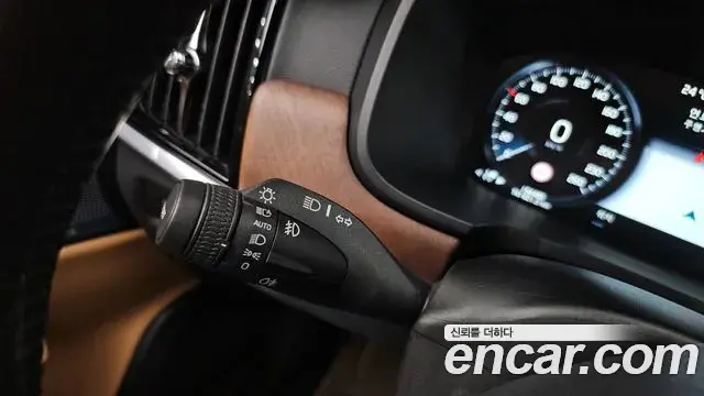 Volvo S90 2019 — Photo 27/32
