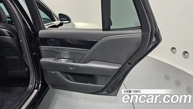 Genesis G90 2023 — ფოტო 8/34