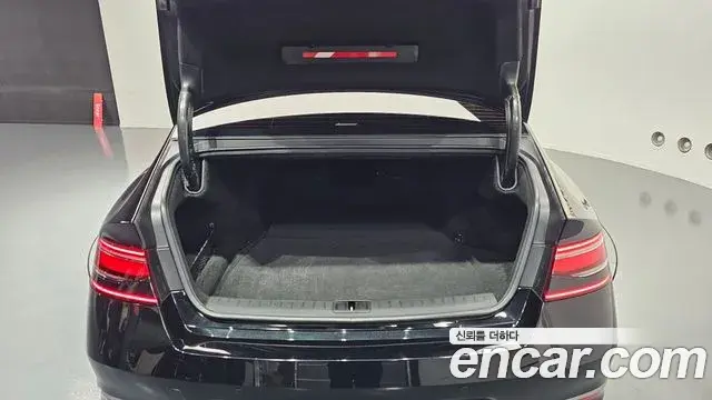 Genesis G90 2023 — ფოტო 21/34