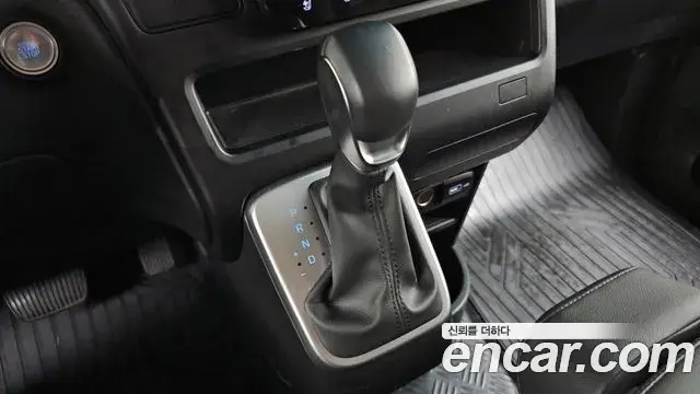 Hyundai Staria 2023 — Фото 9/20