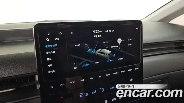 Hyundai Staria 2023 — Фото 18/20