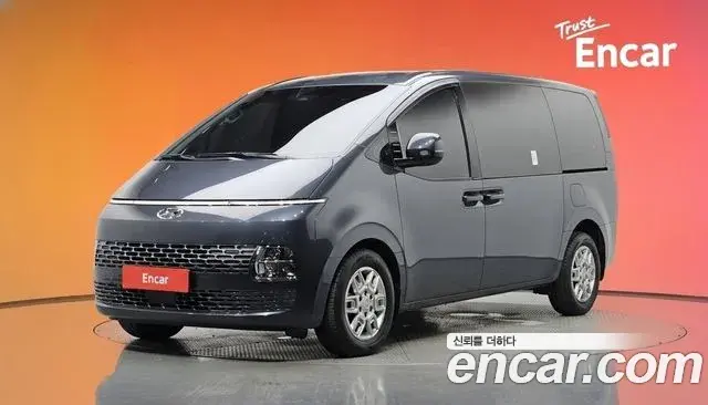 Hyundai Staria 2023 — Фото 1/20