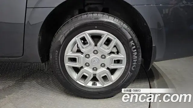 Hyundai Staria 2023 — ფოტო 2/31