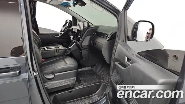 Hyundai Staria 2023 — ფოტო 5/31