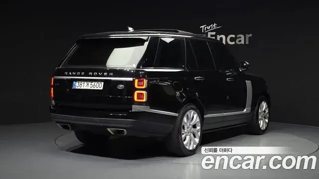 Land Rover Range Rover 2018 — ფოტო 7/35