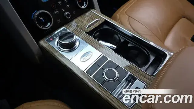 Land Rover Range Rover 2018 — ფოტო 18/35