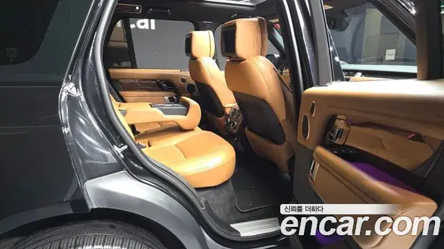 Land Rover Range Rover 2018 — ფოტო 2/35