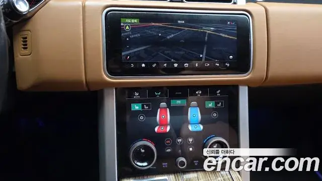 Land Rover Range Rover 2018 — ფოტო 17/35