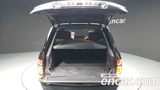Land Rover Range Rover 2018 — ფოტო 16/35