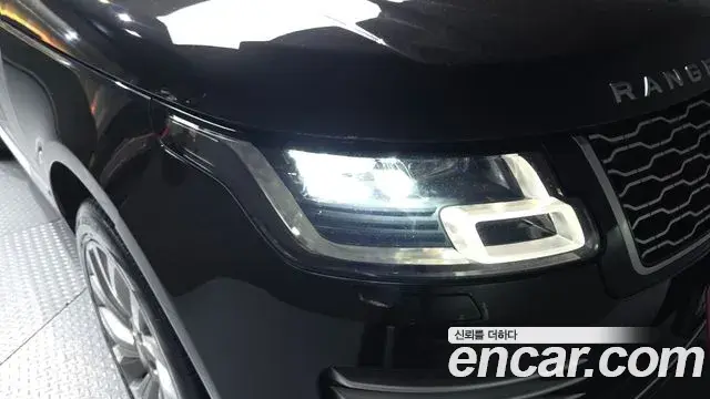 Land Rover Range Rover 2018 — ფოტო 5/35