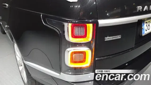Land Rover Range Rover 2018 — ფოტო 22/35