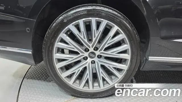 Audi A8 2021 — Şəkil 14/20