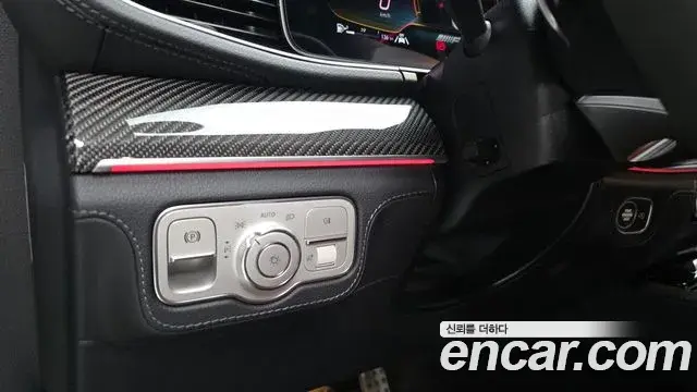 Mercedes-Benz GLE-Class 2021 — Photo 28/33