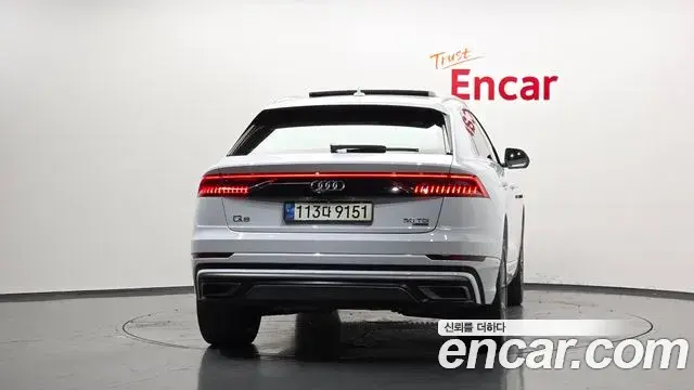 Audi Q8 2021 — ფოტო 18/39