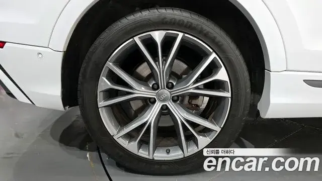 Audi Q8 2021 — ფოტო 30/39