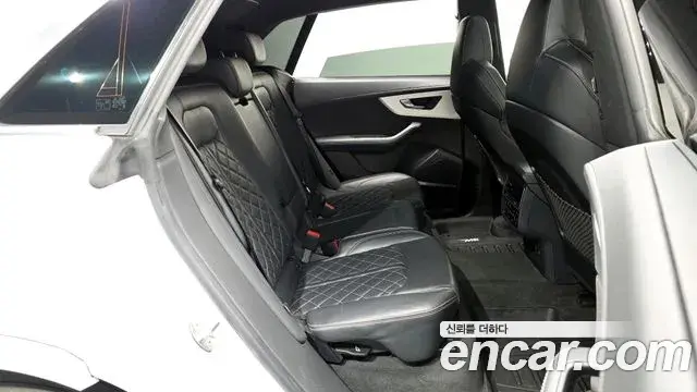 Audi Q8 2021 — ფოტო 17/39