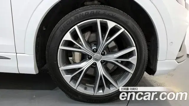 Audi Q8 2021 — ფოტო 9/39