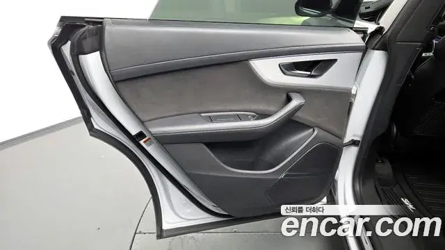 Audi Q8 2021 — ფოტო 23/39