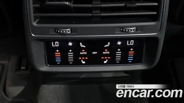 Audi Q8 2021 — ფოტო 16/39