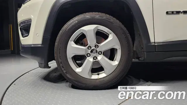 Jeep Compass 2021 — Photo 16/20