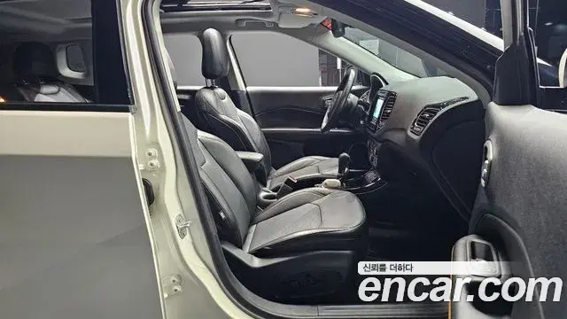 Jeep Compass 2021 — Photo 1/20