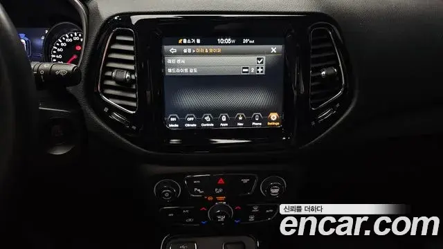 Jeep Compass 2021 — Photo 17/20