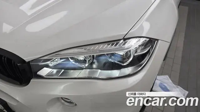 BMW X6 2018 — Şəkil 13/34