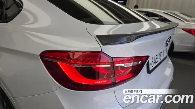 BMW X6 2018 — Şəkil 27/34