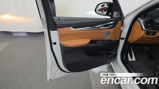 BMW X6 2018 — Şəkil 33/34