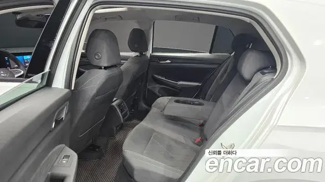 Volkswagen Golf 2024 — ფოტო 17/30