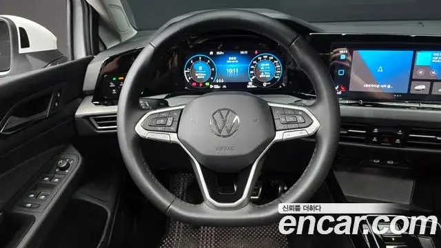 Volkswagen Golf 2024 — ფოტო 7/30