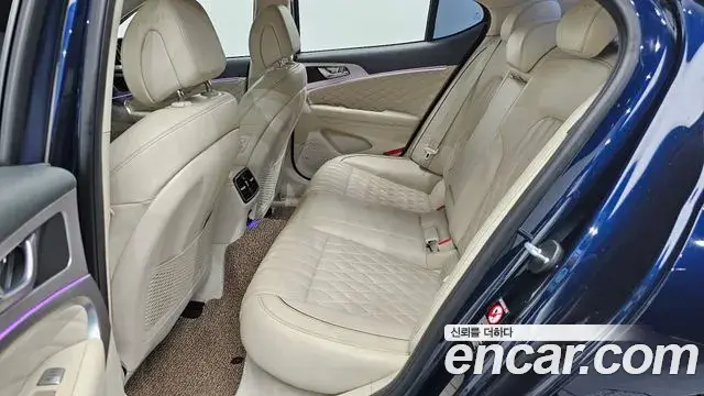Genesis G70 2018 — Photo 9/20