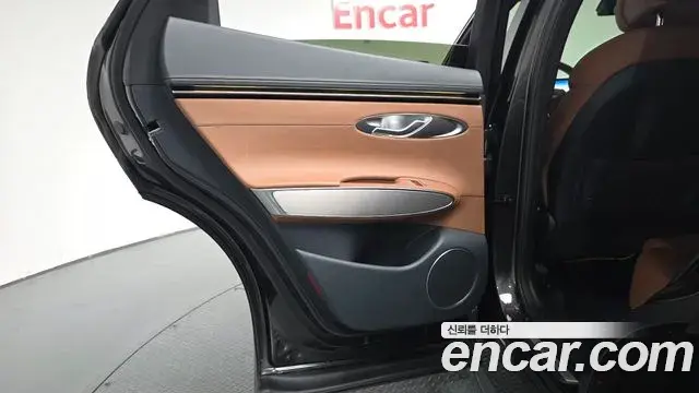 Genesis GV70 2025 — ფოტო 14/34