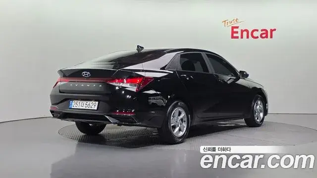 Hyundai Avante 2022 — Фото 1/20