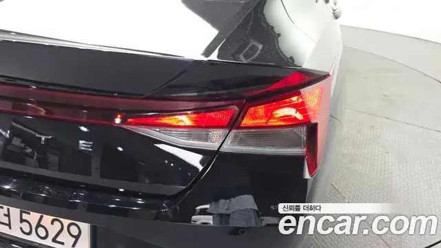 Hyundai The New Avante Hybrid 2022 — ფოტო 12/30
