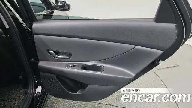 Hyundai The New Avante Hybrid 2022 — ფოტო 9/30